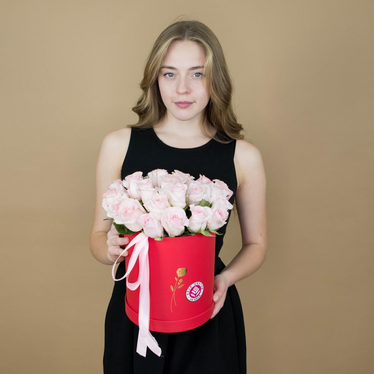 Розы розовые в шляпной коробке артикул букета: 1860