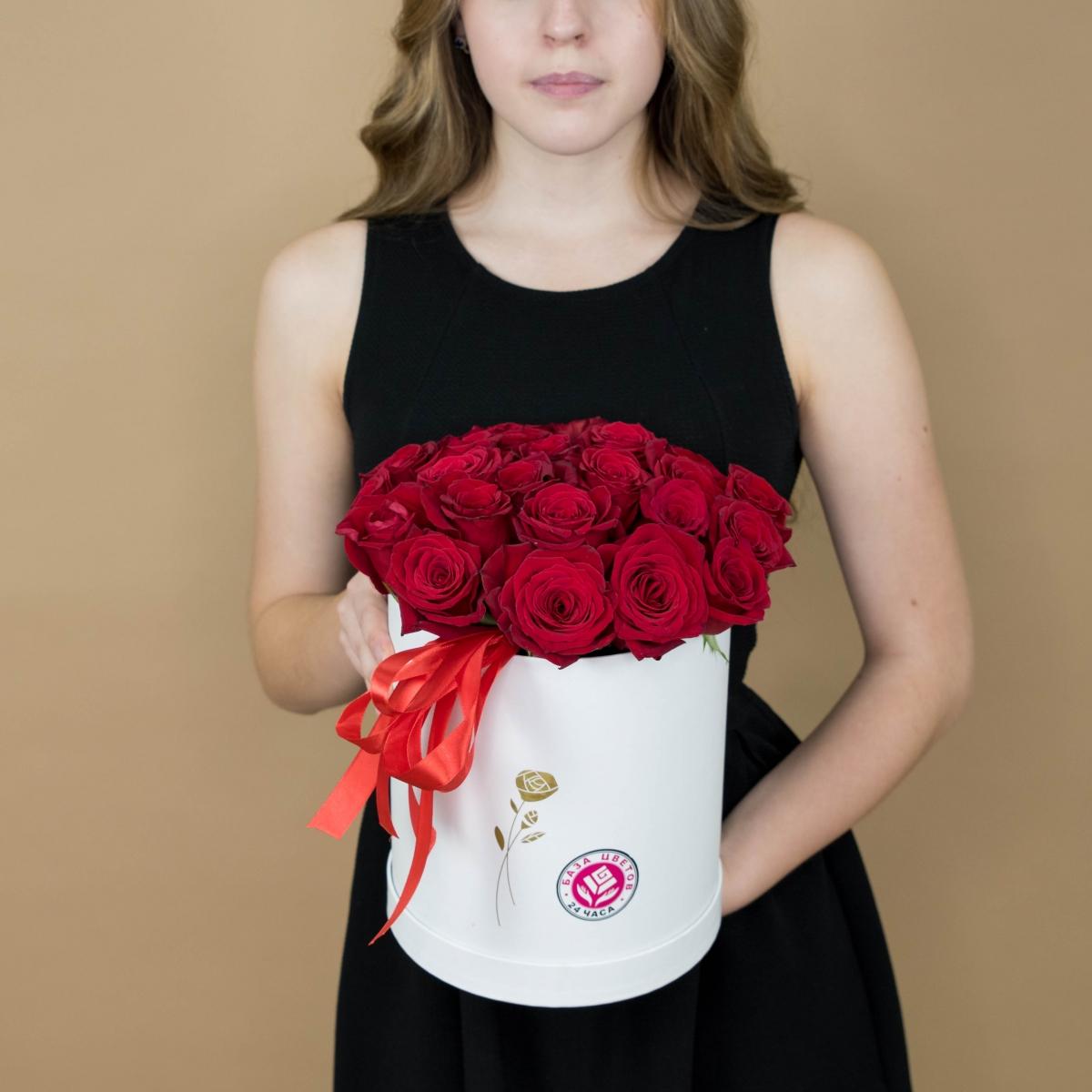 Розы красные в шляпной коробке артикул  2015
