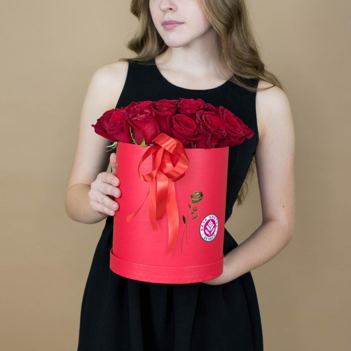 Розы красные в шляпной коробке артикул  2015