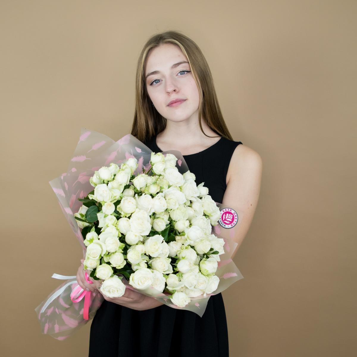 Розы кустовые белые артикул букета  3720