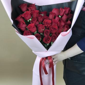 Букеты из красных роз 70 см (Эквадор) (артикул: 107725)